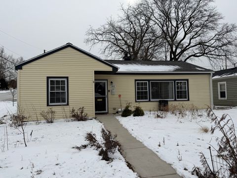 Photo of 301 Sheldon Avenue, Downers Grove, IL 60515 (MLS # 12551555)