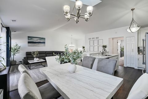 Tiny photo for 262 Waverly Court, Willowbrook, IL 60527 (MLS # 12590007)