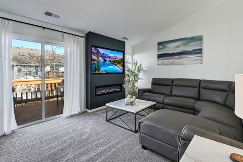 Tiny photo for 262 Waverly Court, Willowbrook, IL 60527 (MLS # 12590007)