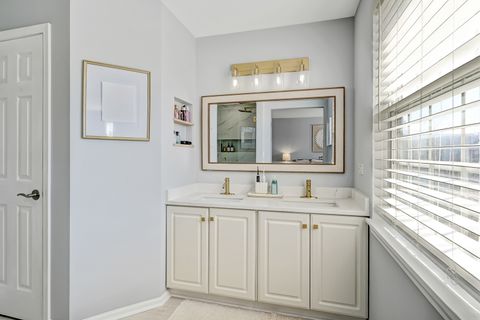 Tiny photo for 262 Waverly Court, Willowbrook, IL 60527 (MLS # 12590007)