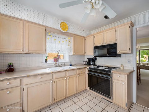 Tiny photo for 10615 S Albany Avenue, Chicago, IL 60655 (MLS # 12684001)