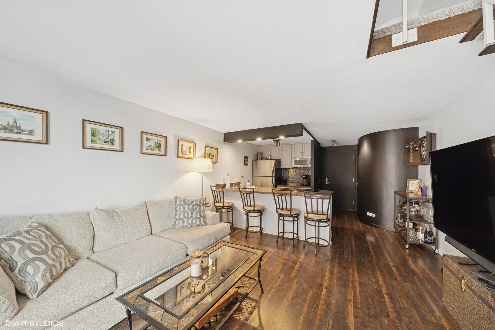 1221 N Dearborn Street 608S