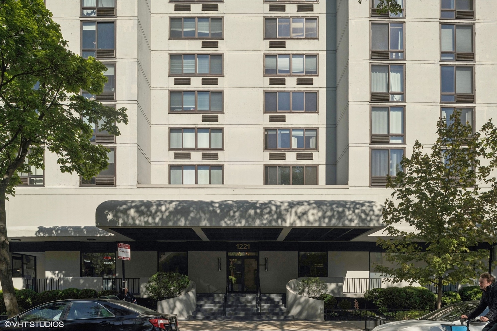 1221 N Dearborn Street 608S
