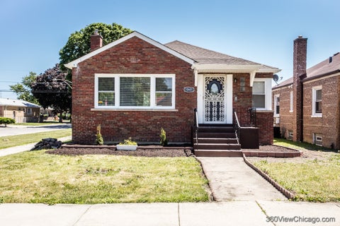 Photo of 10601 S Peoria Street, Chicago, IL 60643 (MLS # 12666465)