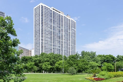 Photo of 2800 N Lake Shore Drive #1310, Chicago, IL 60657 (MLS # 12675813)
