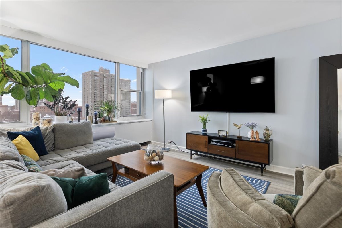 4250 N Marine Drive 906