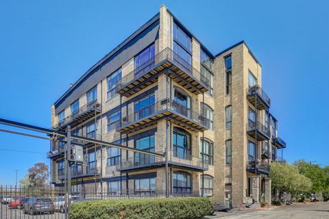 Photo of 2614 N Clybourn Avenue #301, Chicago, IL 60614 (MLS # 12644962)