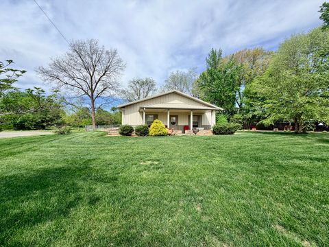 Photo of 2123 North Avenue, Metropolis, IL 62960 (MLS # 12621317)