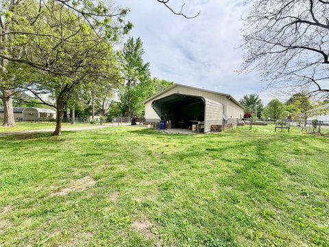 Tiny photo for 2123 North Avenue, Metropolis, IL 62960 (MLS # 12621317)