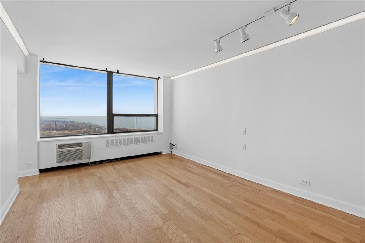 1460 N Sandburg Street 2904