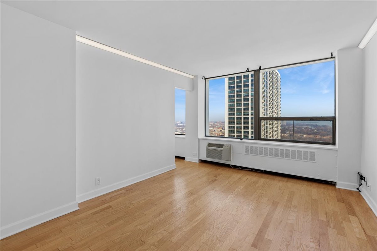 1460 N Sandburg Street 2904