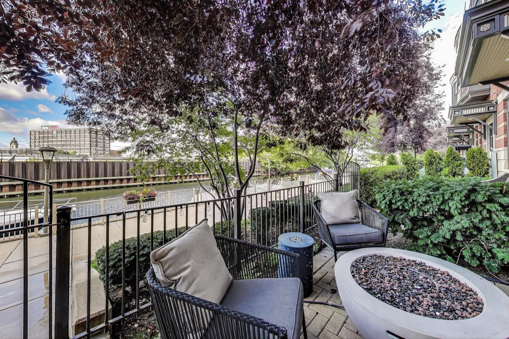 1009 N Riverwalk Street