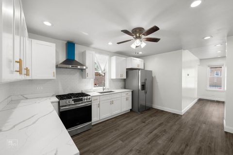 Tiny photo for 2237 S Oakley Avenue, Chicago, IL 60608 (MLS # 12715696)