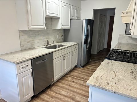 Tiny photo for 1321 S Finley Road #107, Lombard, IL 60148 (MLS # 12503219)