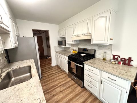 Tiny photo for 1321 S Finley Road #107, Lombard, IL 60148 (MLS # 12503219)