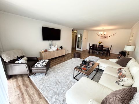 Tiny photo for 1321 S Finley Road #107, Lombard, IL 60148 (MLS # 12503219)