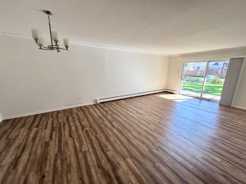 Tiny photo for 1321 S Finley Road #107, Lombard, IL 60148 (MLS # 12503219)