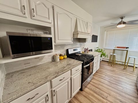 Tiny photo for 1321 S Finley Road #107, Lombard, IL 60148 (MLS # 12503219)