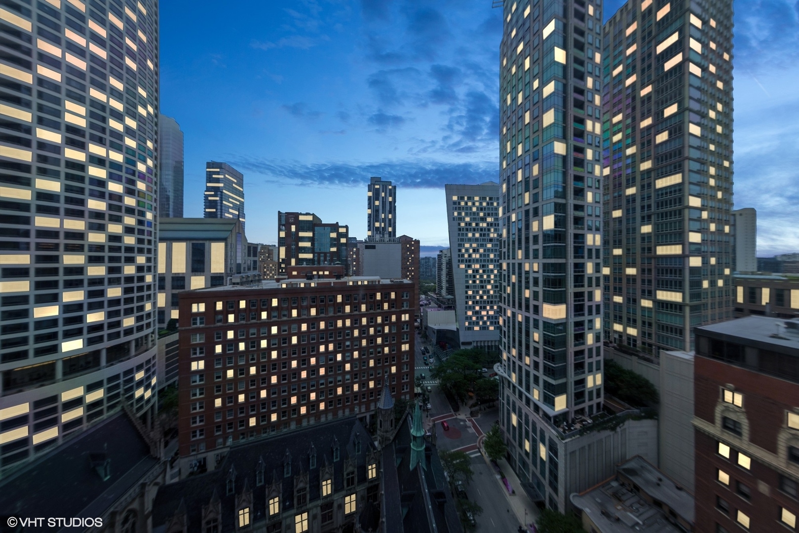 111 E Chestnut Street 21B