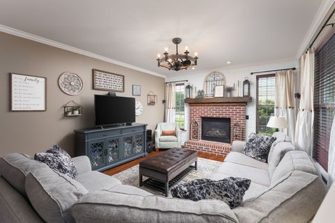 Tiny photo for 1009 Bennett Court, North Aurora, IL 60542 (MLS # 12566749)