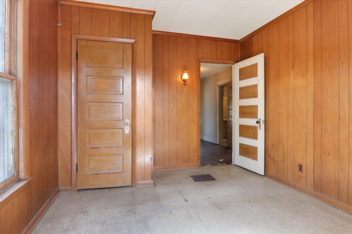 Bloomington, Illinois 61701, United States, 4 Bedrooms Bedrooms, ,2 BathroomsBathrooms,Residential,Active,219250