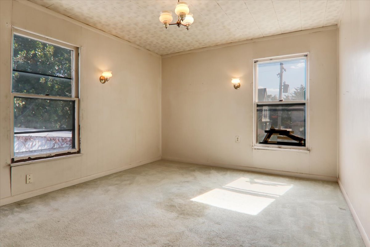 Bloomington, Illinois 61701, United States, 4 Bedrooms Bedrooms, ,2 BathroomsBathrooms,Residential,Active,219250