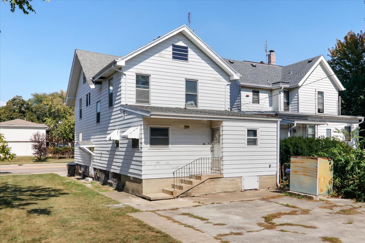 Bloomington, Illinois 61701, United States, 4 Bedrooms Bedrooms, ,2 BathroomsBathrooms,Residential,Active,219250