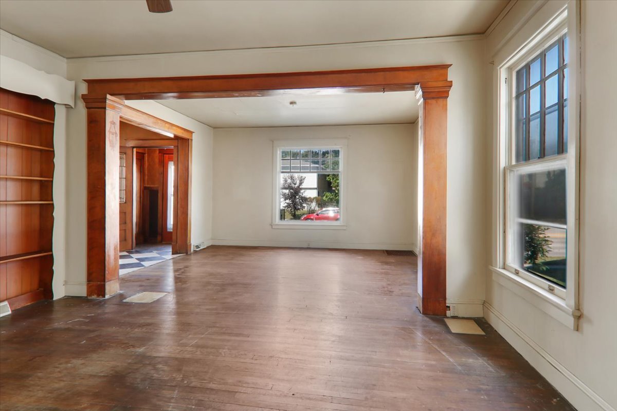 Bloomington, Illinois 61701, United States, 4 Bedrooms Bedrooms, ,2 BathroomsBathrooms,Residential,Active,219250