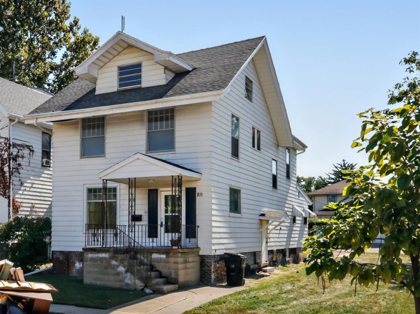 Bloomington, Illinois 61701, United States, 4 Bedrooms Bedrooms, ,2 BathroomsBathrooms,Residential,Active,219250