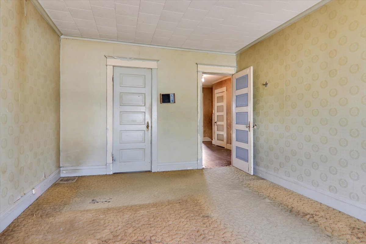 Bloomington, Illinois 61701, United States, 4 Bedrooms Bedrooms, ,2 BathroomsBathrooms,Residential,Active,219250