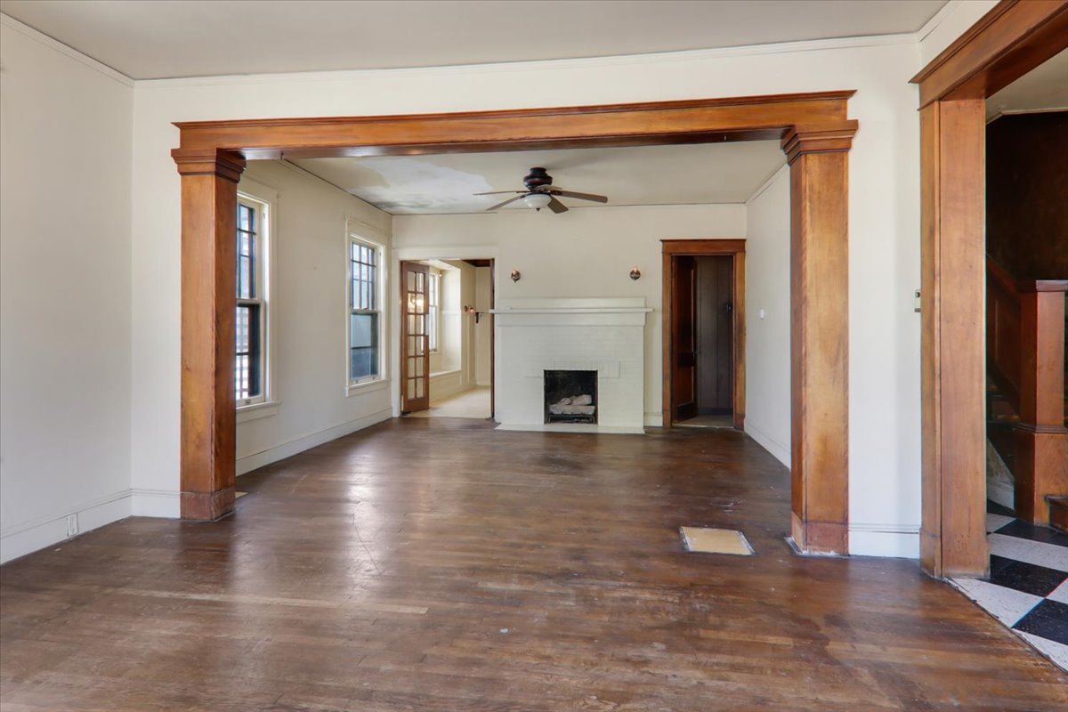 Bloomington, Illinois 61701, United States, 4 Bedrooms Bedrooms, ,2 BathroomsBathrooms,Residential,Active,219250