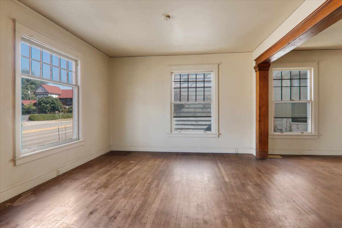 Bloomington, Illinois 61701, United States, 4 Bedrooms Bedrooms, ,2 BathroomsBathrooms,Residential,Active,219250