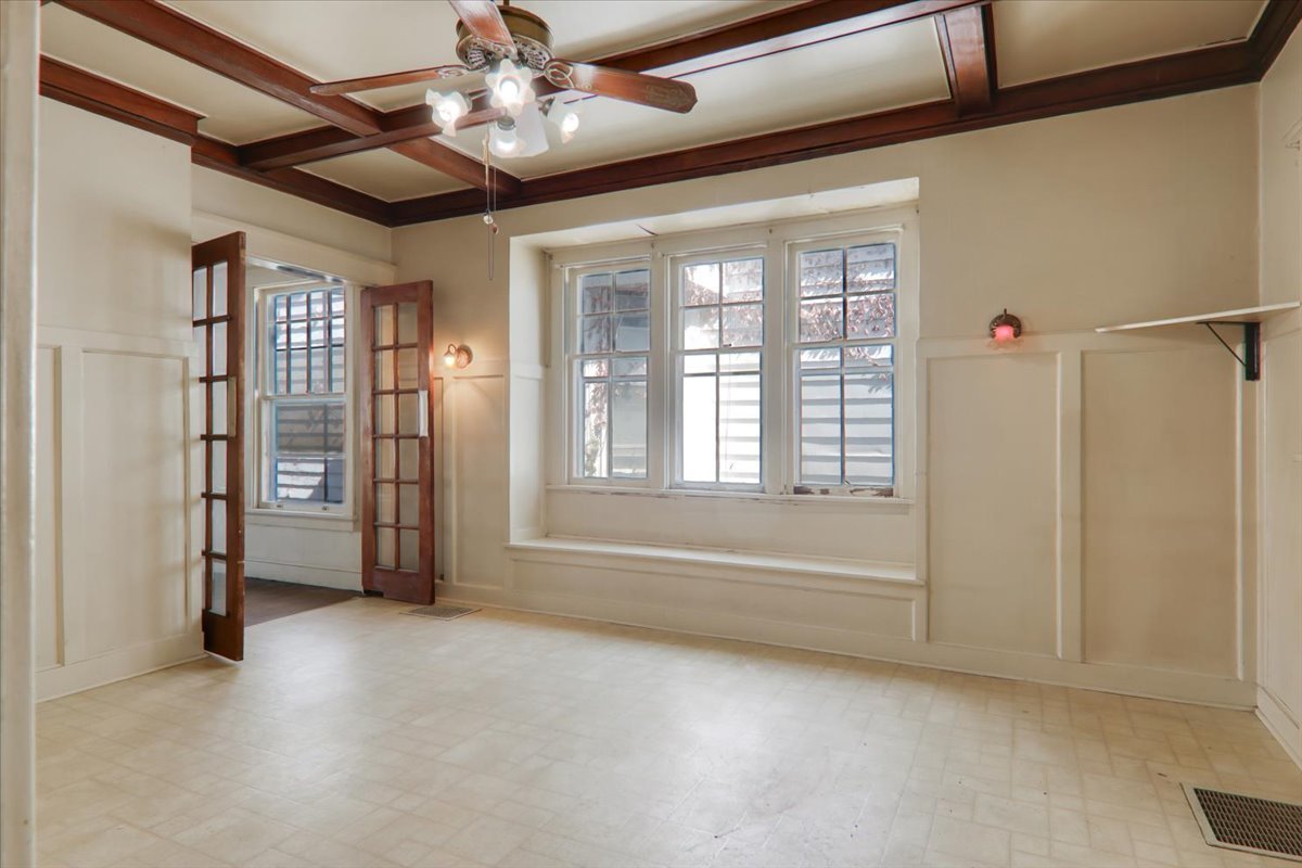 Bloomington, Illinois 61701, United States, 4 Bedrooms Bedrooms, ,2 BathroomsBathrooms,Residential,Active,219250