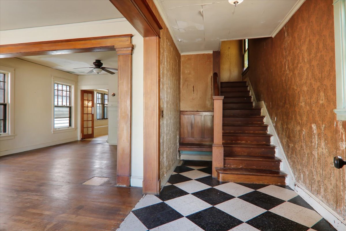 Bloomington, Illinois 61701, United States, 4 Bedrooms Bedrooms, ,2 BathroomsBathrooms,Residential,Active,219250