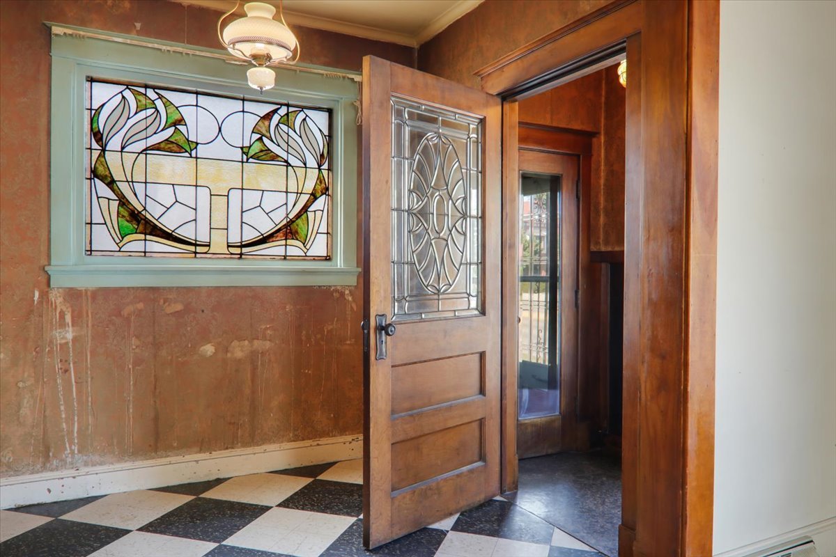 Bloomington, Illinois 61701, United States, 4 Bedrooms Bedrooms, ,2 BathroomsBathrooms,Residential,Active,219250