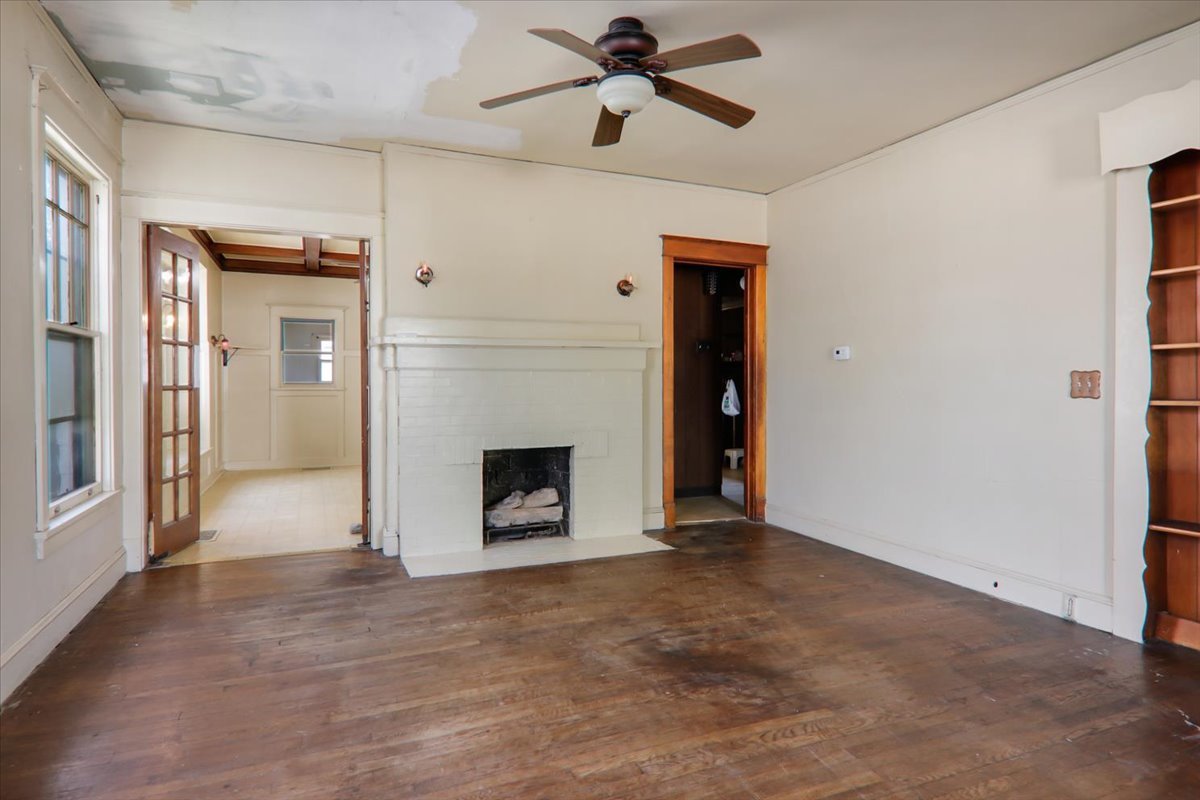 Bloomington, Illinois 61701, United States, 4 Bedrooms Bedrooms, ,2 BathroomsBathrooms,Residential,Active,219250