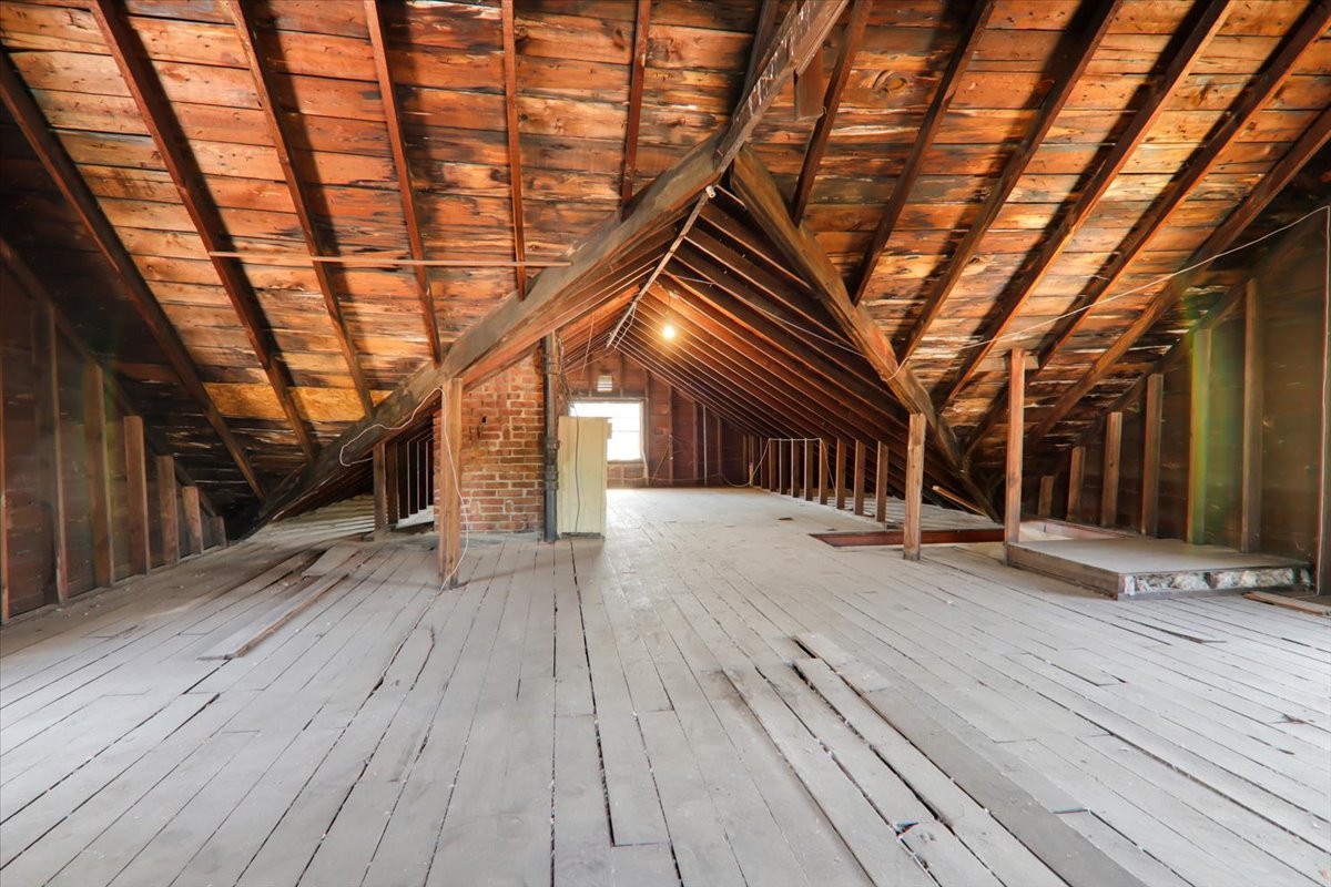 Bloomington, Illinois 61701, United States, 4 Bedrooms Bedrooms, ,2 BathroomsBathrooms,Residential,Active,219250