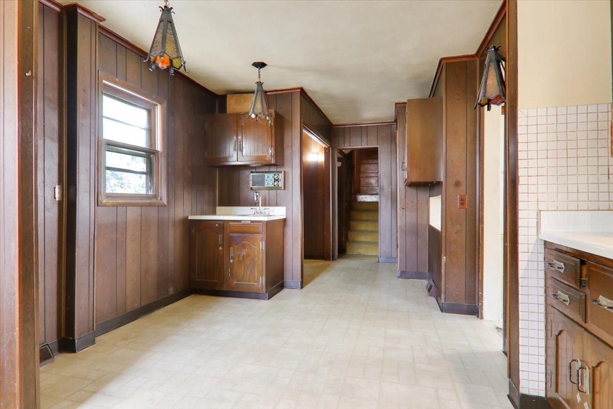 Bloomington, Illinois 61701, United States, 4 Bedrooms Bedrooms, ,2 BathroomsBathrooms,Residential,Active,219250