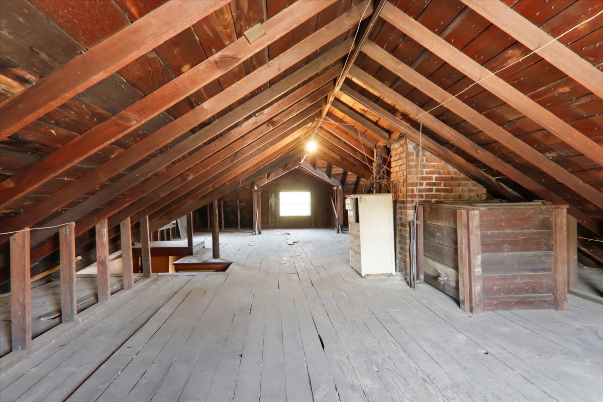 Bloomington, Illinois 61701, United States, 4 Bedrooms Bedrooms, ,2 BathroomsBathrooms,Residential,Active,219250