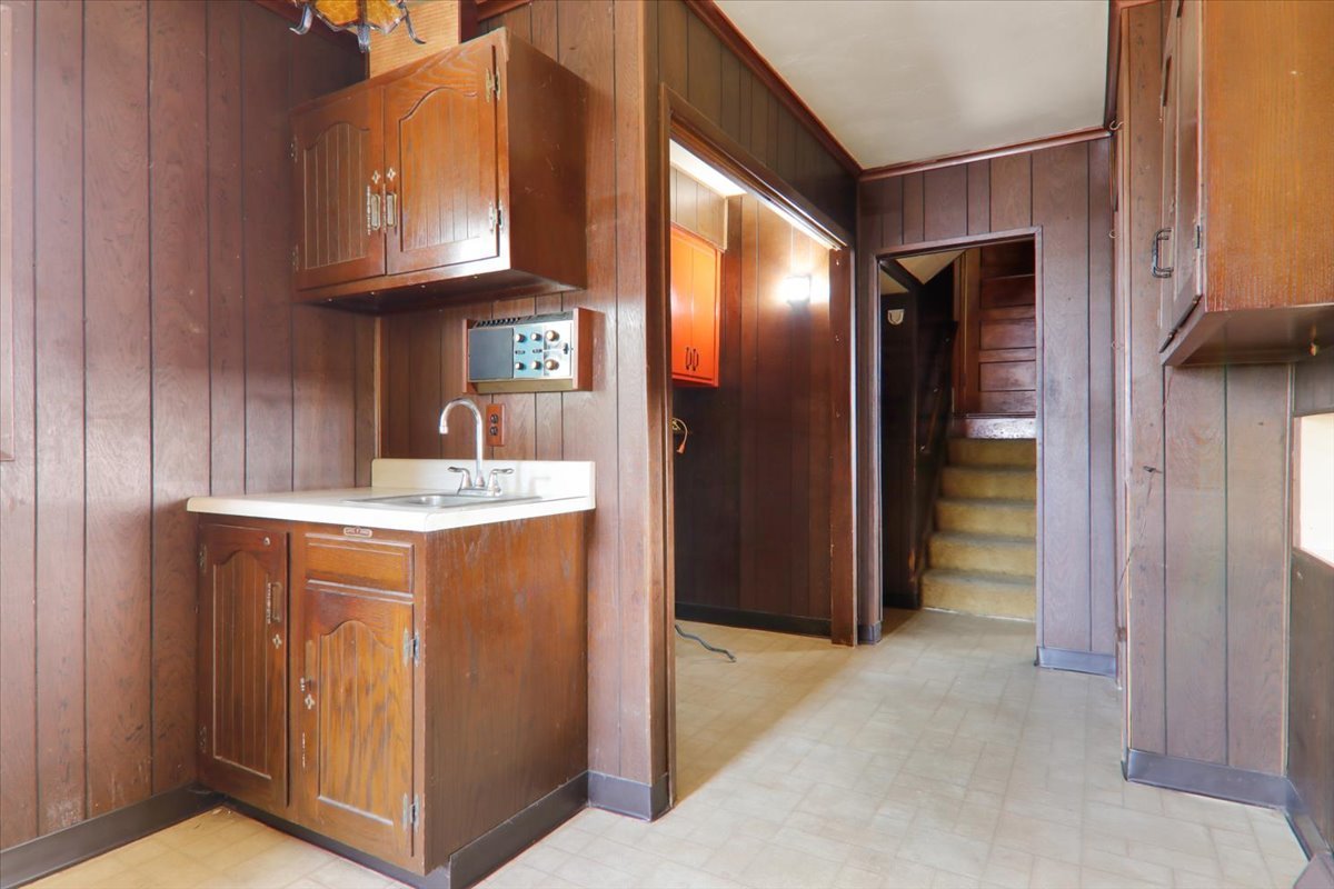 Bloomington, Illinois 61701, United States, 4 Bedrooms Bedrooms, ,2 BathroomsBathrooms,Residential,Active,219250