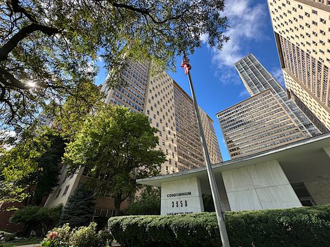 3950 N Lake Shore Drive 523D Chicago IL 60613