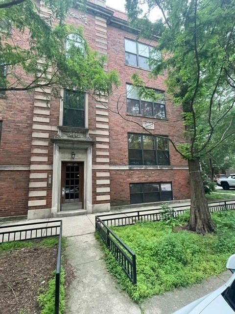 Photo of 1967 W Cullom Avenue #3, Chicago, IL 60613 (MLS # 12676106)