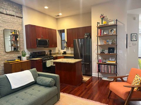 Tiny photo for 1967 W Cullom Avenue #3, Chicago, IL 60613 (MLS # 12676106)