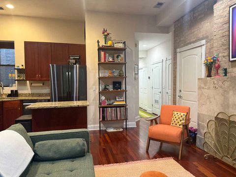 Tiny photo for 1967 W Cullom Avenue #3, Chicago, IL 60613 (MLS # 12676106)