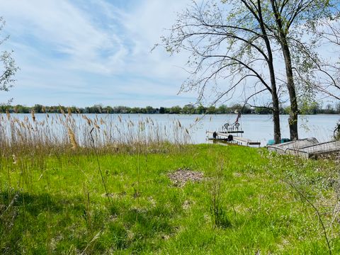 34871 N LAKE SHORE Drive Lake Villa IL 60046
