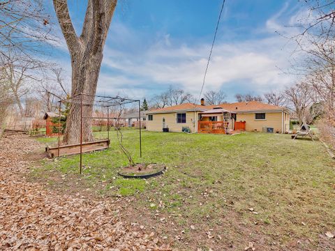Tiny photo for 9412 Margail Avenue, Des Plaines, IL 60016 (MLS # 12578876)