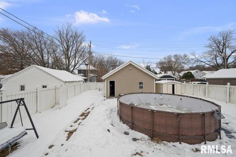 Tiny photo for 236 43RD Street, Moline, IL 61265 (MLS # QC4270035)