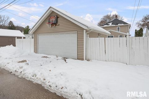 Tiny photo for 236 43RD Street, Moline, IL 61265 (MLS # QC4270035)