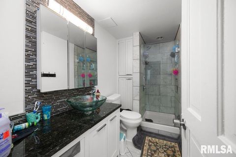 Tiny photo for 236 43RD Street, Moline, IL 61265 (MLS # QC4270035)