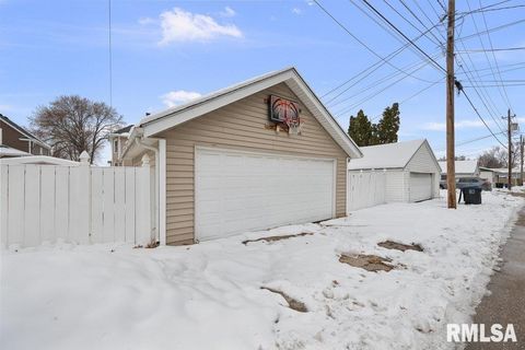 Tiny photo for 236 43RD Street, Moline, IL 61265 (MLS # QC4270035)